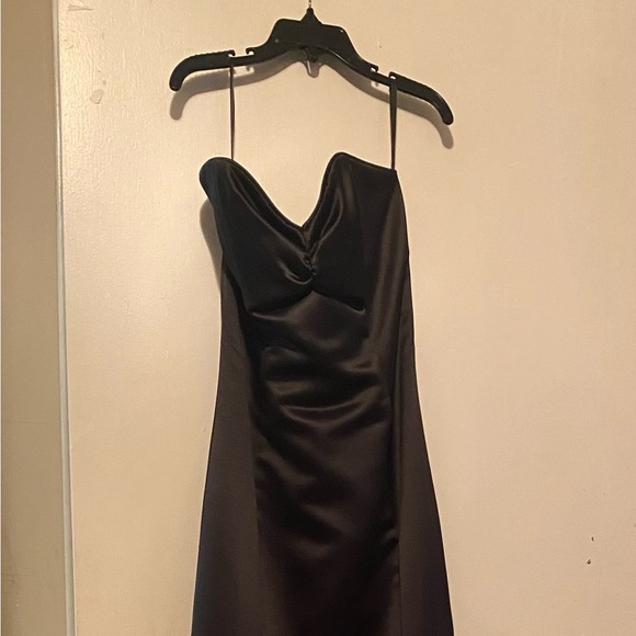 Dresses & Skirts - This is a stunning dress that I hate to part with , but it doesn’t fit anymore.